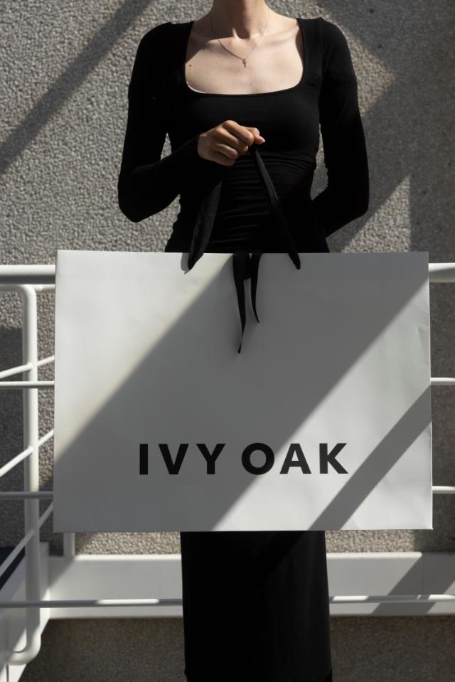 Exklusiv väska från IVY Oak med design av Embacollage