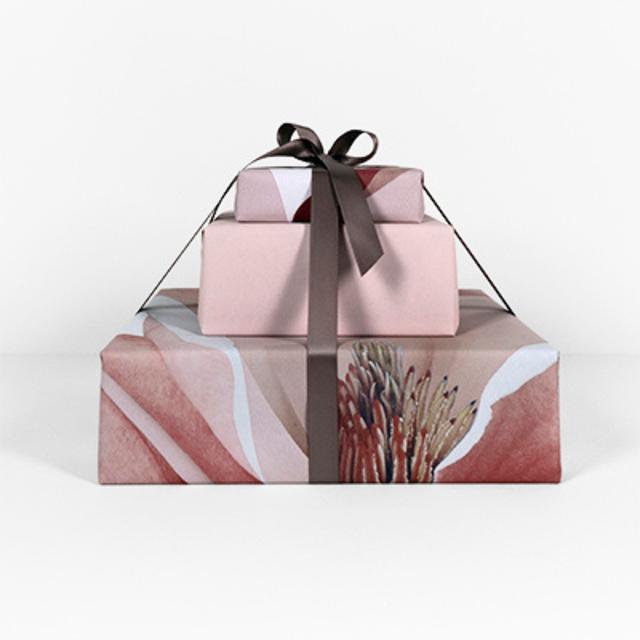 Presentapper Rosa blomma 55 cm x 100 m