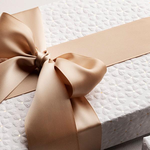 Presentpapper White Flower hotfoil 20 cm x 100 m