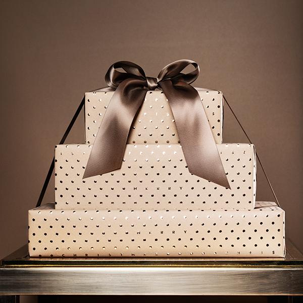 Julpapper 6464 Light Brown X-Mas Dots 55 cm x 100 m