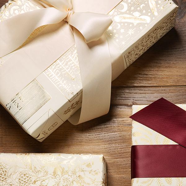 Julpapper 6480 Cream X-Mas Greetings 55 cm x 100 m