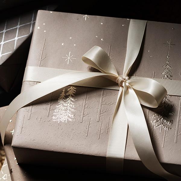 Julpapper 6510 Forrest Star Night Warm Grey 55cm x100m