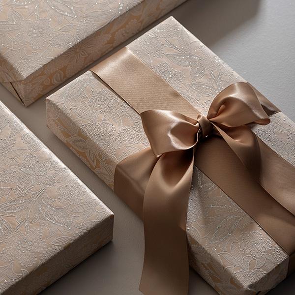 Presentpapper 6540 Luxury Lace flow Nougat 55 cm x 80 m