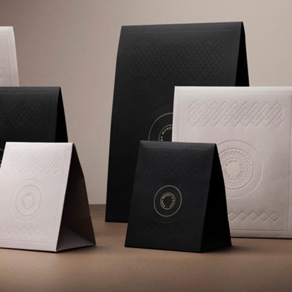 Presentpåse Every Moment Svart 16x12x20+7cm